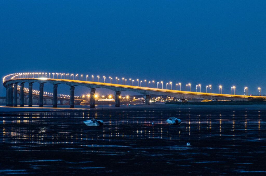 レ島にわたる連絡橋